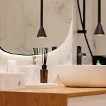 Oura - Designer With Private Parking & Ac Apartment *