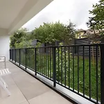 Oura - Designer With Private Parking & Ac Apartment *