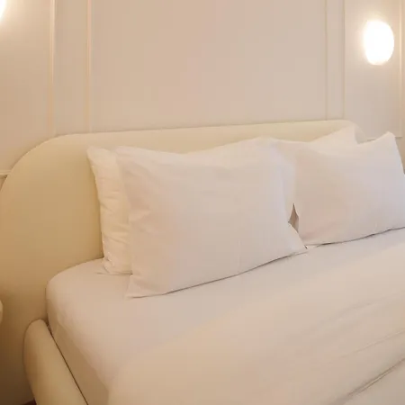 Oura - Designer With Private Parking & Ac Apartman Brassó