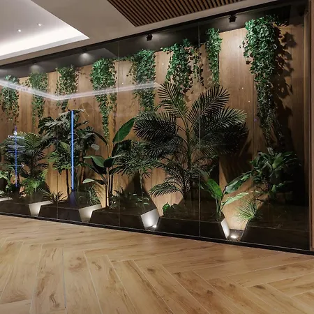 Oura - Designer With Private Parking & Ac Brassó