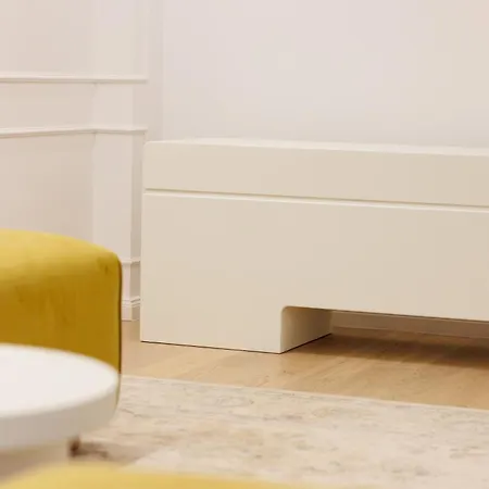 Oura - Designer With Private Parking & Ac *