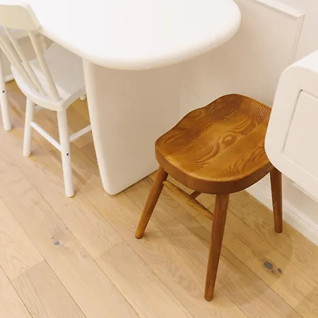 Oura - Designer With Private Parking & Ac *