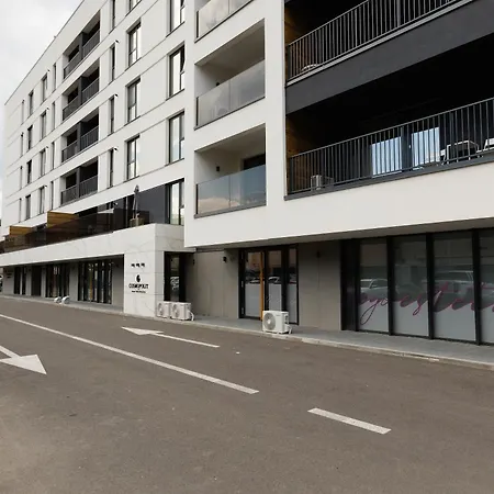 Oura - Designer With Private Parking & Ac Apartamento Braşov