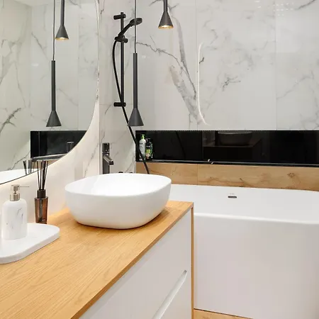 Apartamento Oura - Designer With Private Parking & Ac Braşov