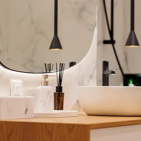 Oura - Designer With Private Parking & Ac Apartamento *