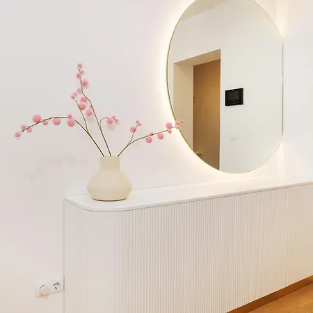 Apartamento Oura - Designer With Private Parking & Ac Braşov