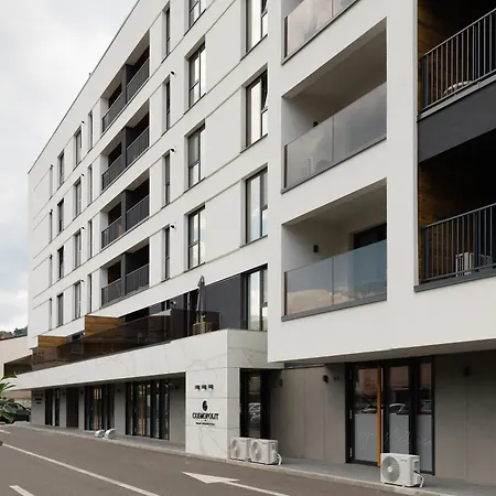 Oura - Designer With Private Parking & Ac Apartman