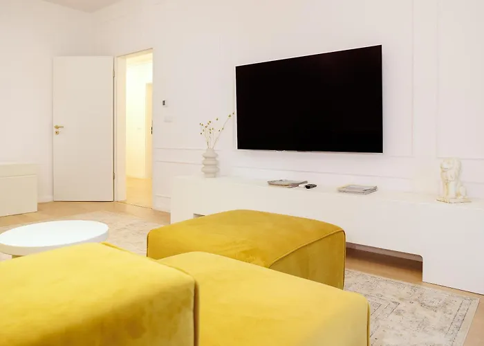 Oura - Designer With Private Parking & Ac Appartement