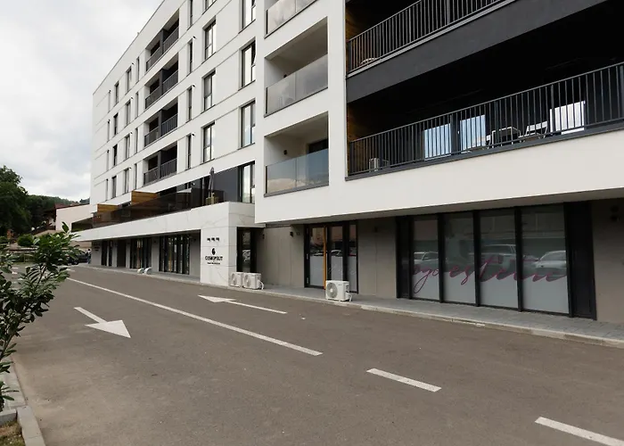 Oura - Designer With Private Parking & Ac Apartman Brassó