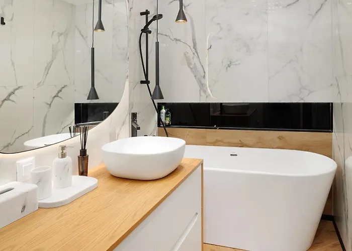 Appartement Oura - Designer With Private Parking & Ac Braşov