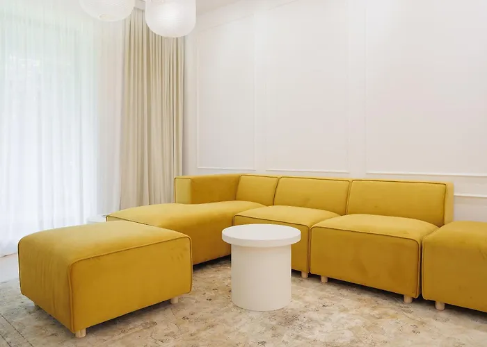 Oura - Designer With Private Parking & Ac