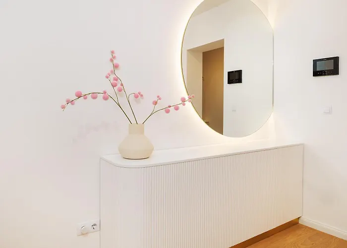 Appartement Oura - Designer With Private Parking & Ac Braşov