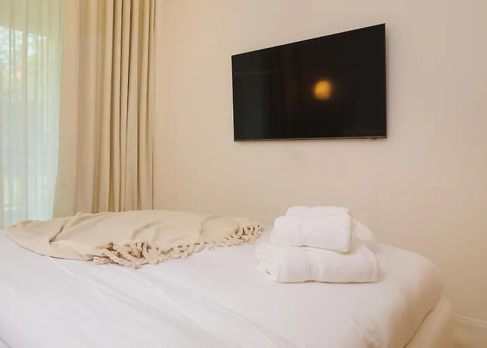 Oura - Designer With Private Parking & Ac Braşov