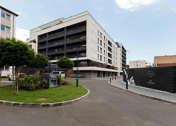 Oura - Designer With Private Parking & Ac Braşov