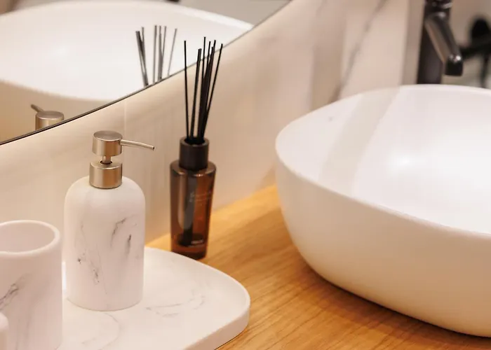 Oura - Designer With Private Parking & Ac Braşov