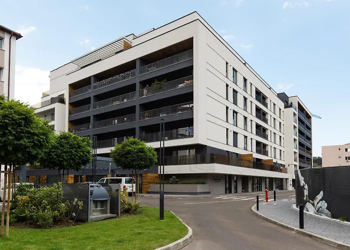 Oura - Designer With Private Parking & Ac Apartman *